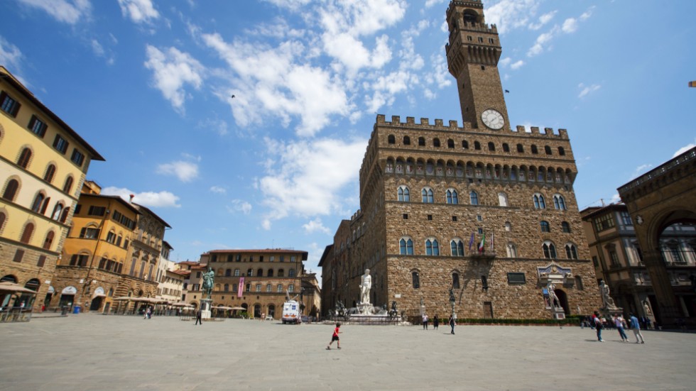 På Piazza della Signoria – ett av de mest populära turistmålen i Florens – har det de senaste månaderna varit tommare än vanligt. Arkivbild.