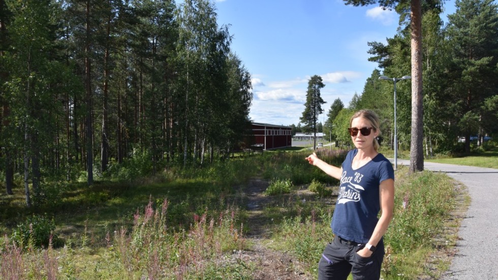 Veronica Eriksson bor i ett hus intill elljusspåret i Antnäs och har lagt ett förslag om att bygga ett utegym där. 