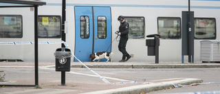 Två personer släppta efter larm om bombhot