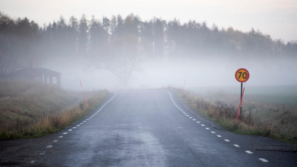 Landsbygden kommer aldrig att bli intressant för kommersiella aktörer, skriver debattörerna.