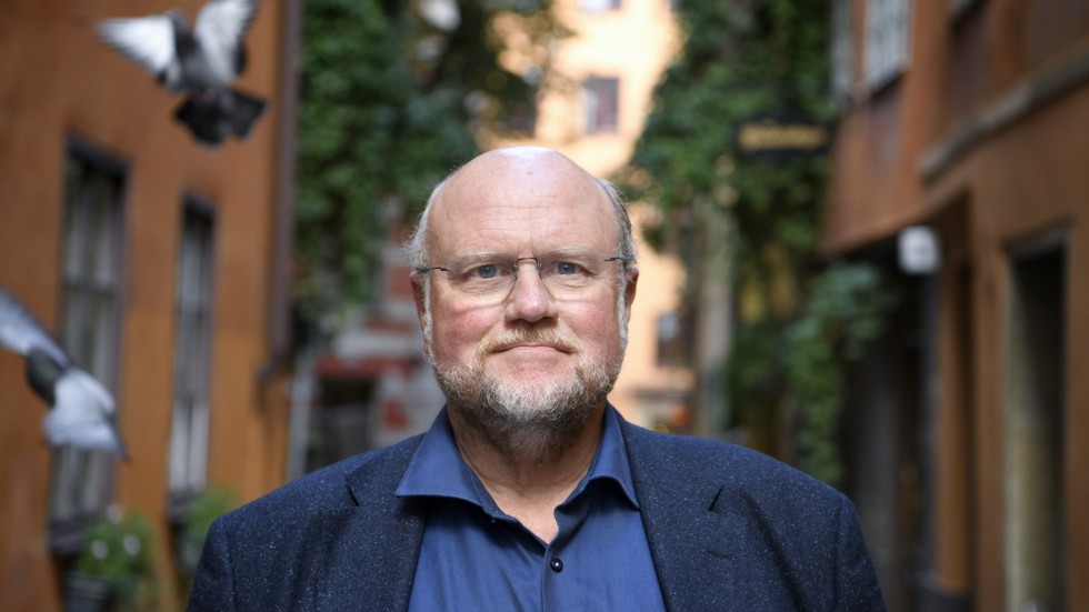 Uppsalaförfattaren Ola Larsmo är intresserad av hur kunskap når ut i samhället och kommer att hålla i skrivarkurser för forskare under sin gästprofessur vid Linköpings universitet. 