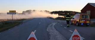 Rök från gräsbrand stoppade trafiken