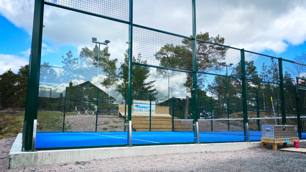 Öregrunds tennissällskap vill bygga ytterligare en padelbana vid Tallparken. Planen fick grönt ljus av kommunen och länsstyrelsen men rött ljus av mark- och miljödomstolen.