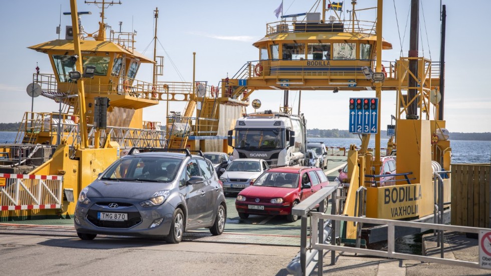 Det är högt tryck på Fåröfärjorna för tillfället. Detta med anledning av att många vill ta sig till och från Fårö, samtidigt som det endast är två färjor som går i trafik. 