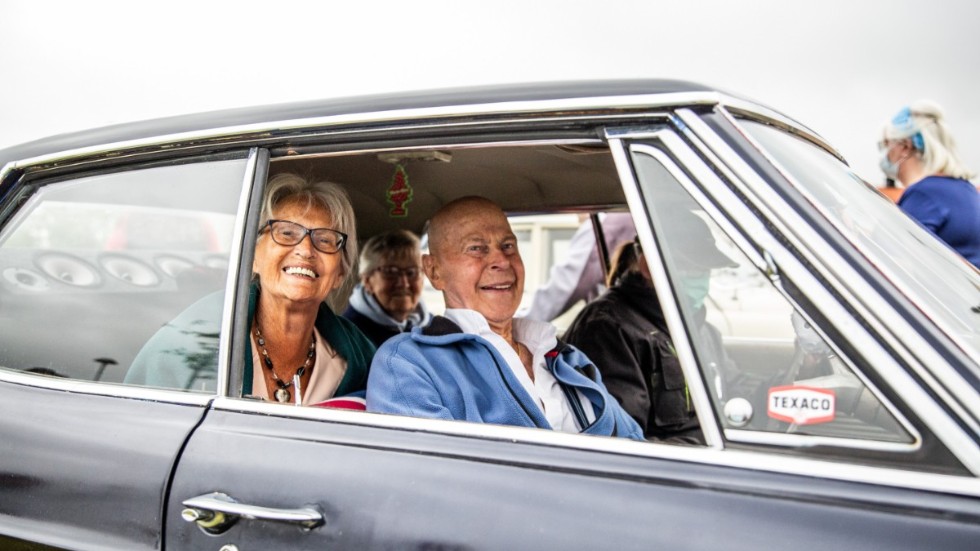 Siv och Fredian Lundberg fick ett ordentligt åk i en av de bilarna. Något som var väldigt uppskattat.
