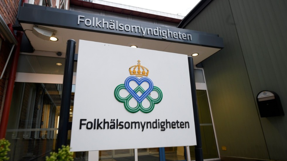 Entrén till Folkhälsomyndigheten i Solna. Arkivbild.