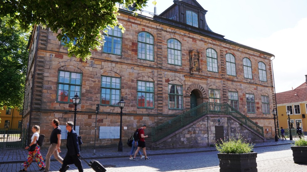 Göta hovrätt i Jönköping anser att straffet ska stå fast för den man som kastade ett spett mot en bil.