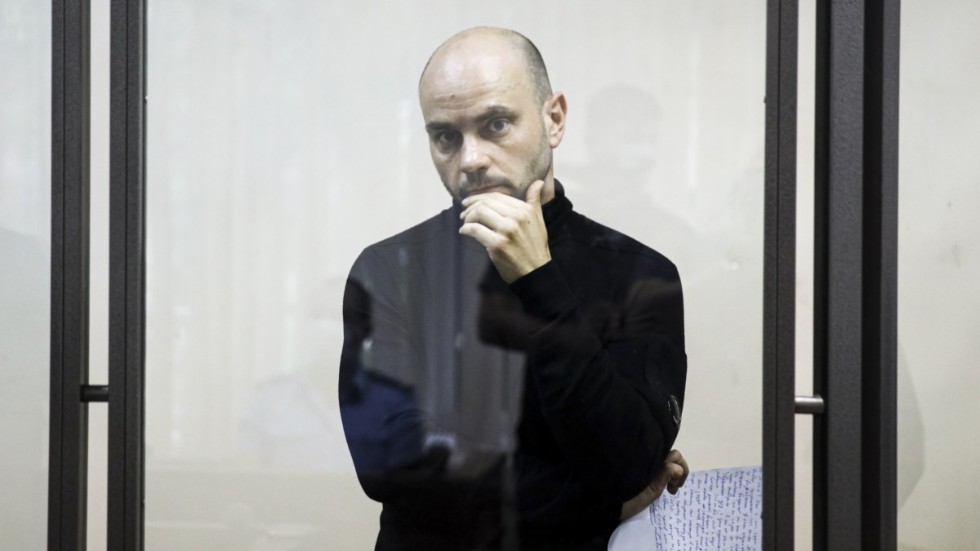 Andrej Pivovarov, tidigare chef inom den oppositionella organisationen Öppna Ryssland, under en domstolsförhandling i Krasnodar på onsdagen.