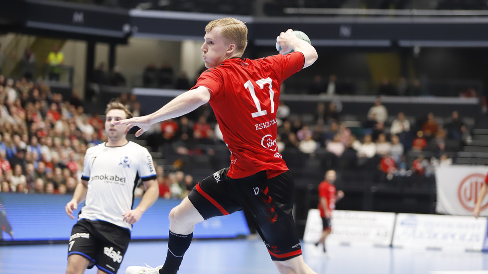Slutspelsjakten fortsätter för Kasper Larsson och hans Guif under måndagen.