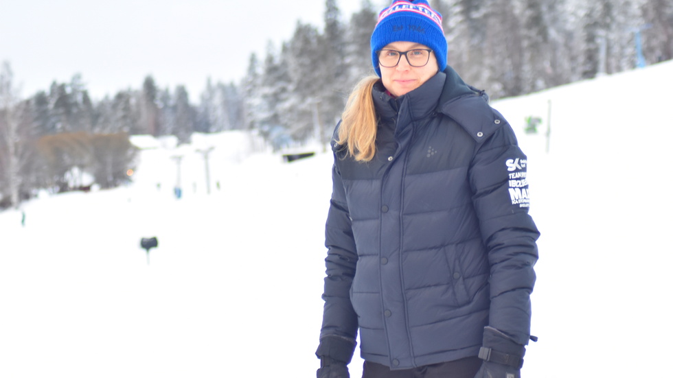Den tidigare skidåkaren och skidskytten Sara Enqvist får även hon stipendium för hennes insats som skidtränare.