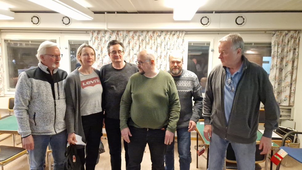 Till vänster står Henrik Oldenburg, Luleå BK och Lisa Bergqvist, Boden-Sävast BS, som kom på tredje plats. I mitten står Mika Suopajärvi och Janne Vesterinen, Rovaniemen BK, som delade segern med Dan Wälivaara och Mikael Johansson, Älvsby BK.