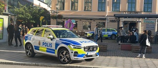 Polisinsats på Stora torget – unga kördes hem