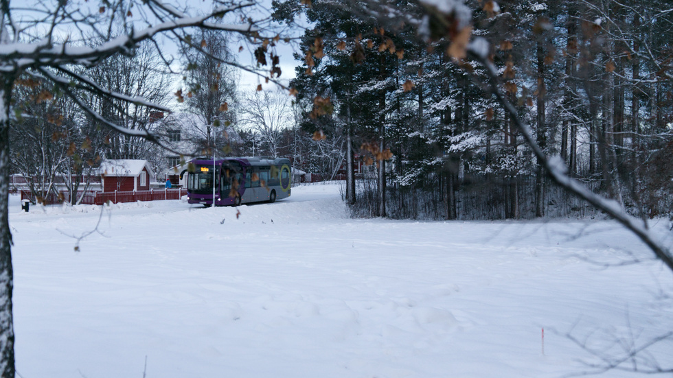 Till våren hoppas Pitebo komma igång med att bygga 16 lägenheter på den här tomten i korsningen Durrnäsvägen/Södergatan på Strömnäs. (Arkivbild)