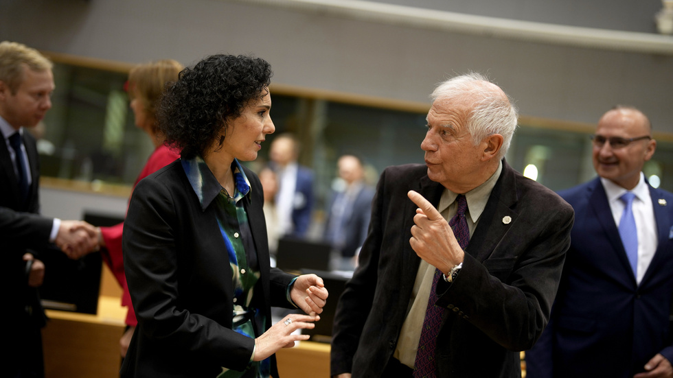 Belgiens utrikesminister Hadja Lahbib och EU:s utrikeschef Josep Borrell vid måndagens EU-möte i Bryssel.