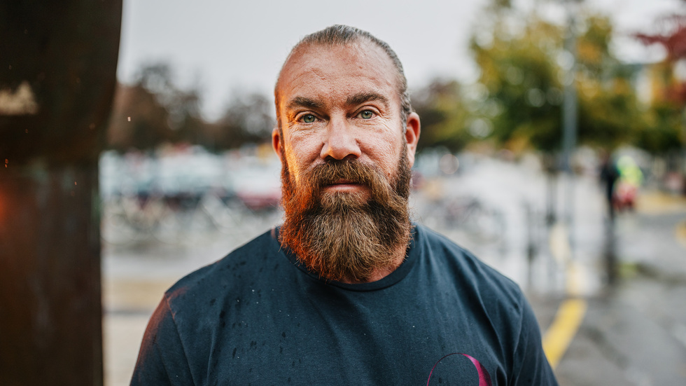 "Att vi kör bensin- och dieselbilar i Sverige påverkar inte klimatet", säger Jan Emanuel.