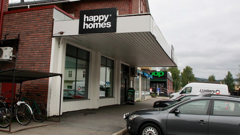 Mannen förföljde de dåvarande ägarna av Happy homes under lång tid efter en hyrestvist. Mannen nekas utskrivning från den rättspsykiatriska vården av både chefsöverläkaren och de domstolar som prövat fallet.