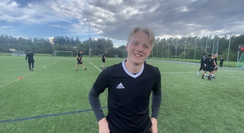Tim Svensson stod sex matcher i division 3 för Fanna BK redan som 16-åring och får chansen mot IFK Västerås.