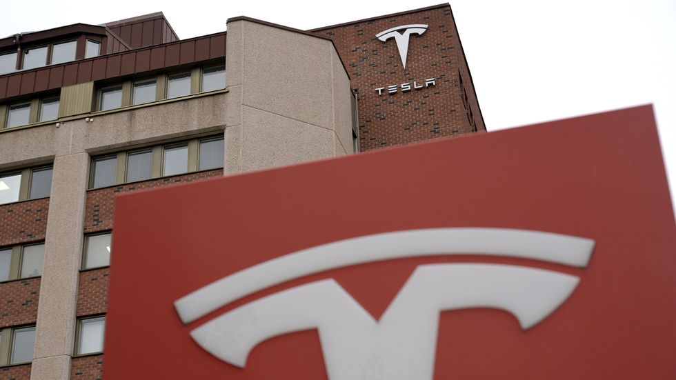 Förhandlingarna fortsätter. På bilden Teslas servicecenter i Upplands Väsby. Arkivbild.