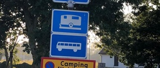 Varför får campare stå gratis i stan?