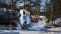 Se: galna krascherna – bilar släpps från 35 meters höjd