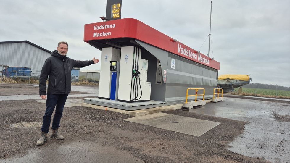 Vadstena har sedan en tid tillbaka bara haft en mack. Men nu har Anders Gustavsson öppnat en automatstation.