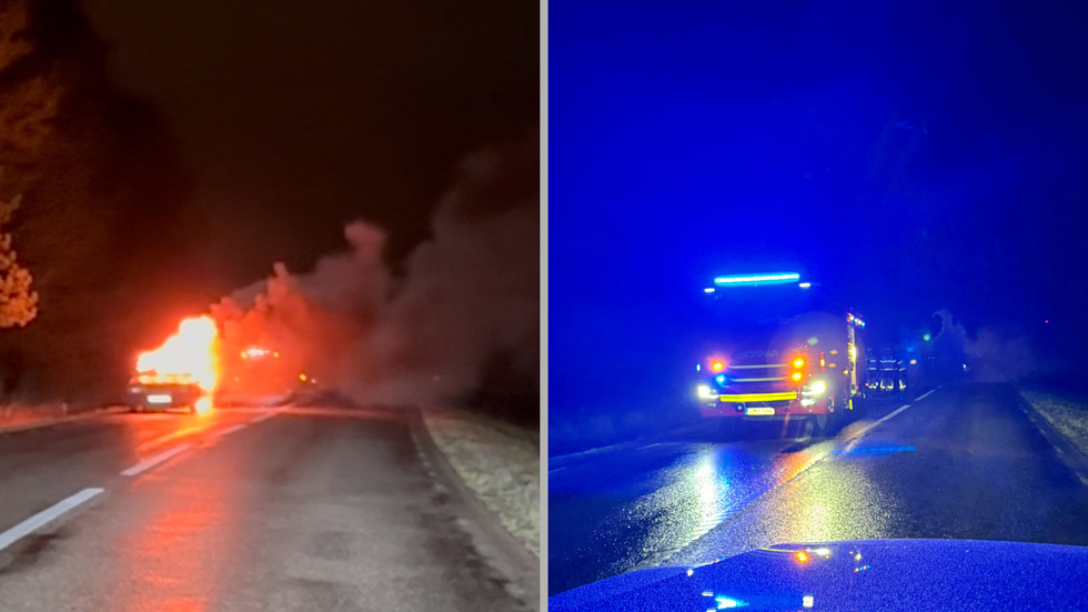 En epatraktor började brinna under färd på fredagskvällen.