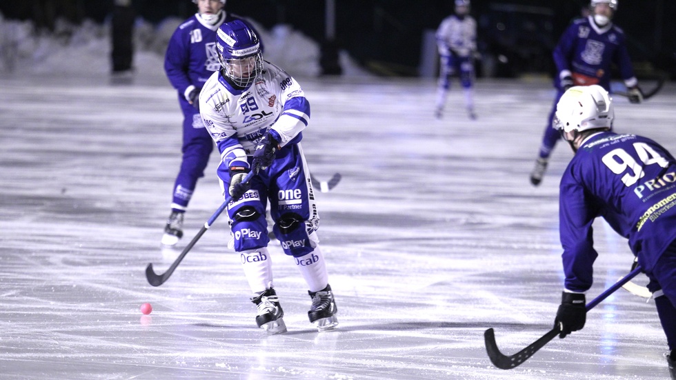 Viktor Andersson i IFK Motala. Villiam Bäckmark i Åtvidabergs BK.