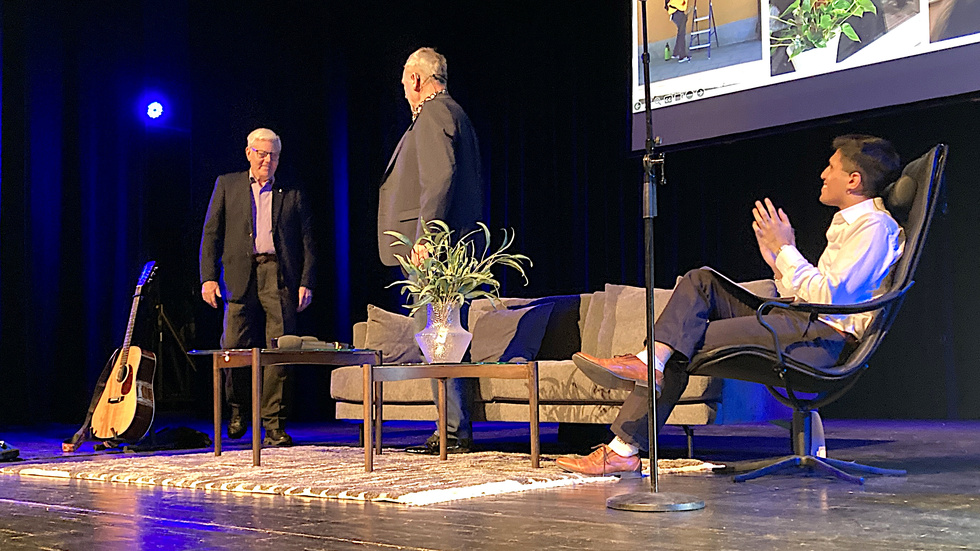 Bengt Wahlberg, kommunalråd under många år, minns gamla tider tillsammans med Arne Wåhlstedt och Filip Lange.