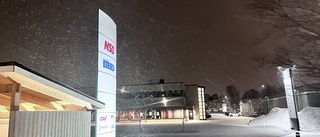 Nej, se det snöar! – och det ser ut att få ligga kvar