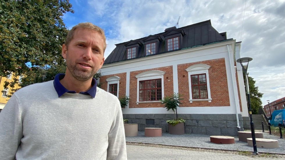 Kommunstyrelsens ordförande Jacob Högfeldt (M) tänker inte ge upp kampen om övervakningskameror på Gyllenhjelmstorget, trots Integritetsskyddsmyndighetens beslut.