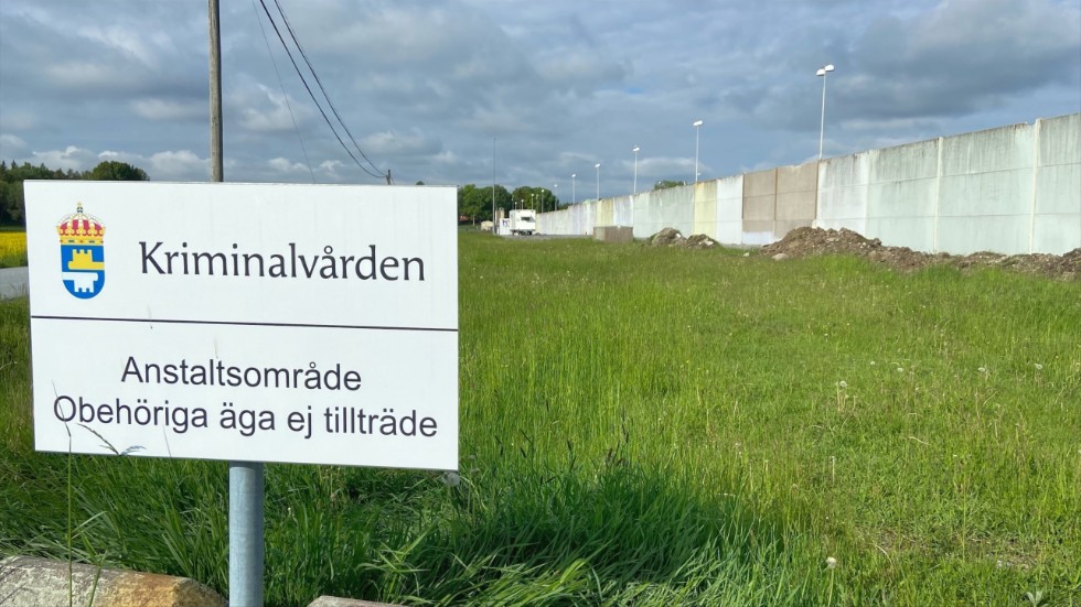 Renoveringar på Anstalten Mariefred innebär bland annat att muren ska ses över.
