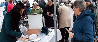 Många ville prata lokaltidning på torget