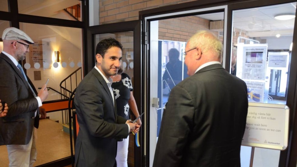 Ardalan Shekarabi (S) klippte bandet till nya servicekontoret.
