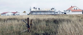 Han bygger nya miljöhus i Freberga hills