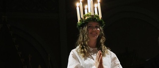 Lucia med tärnor spred ljus i mörkret