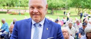 Landshövdingen bjöds in av pensionärer