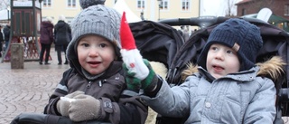 Skyltsöndagen drog publik till torget