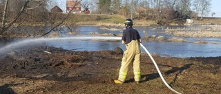 Räddningsledaren: Skräpeldning bakom gräsbrand