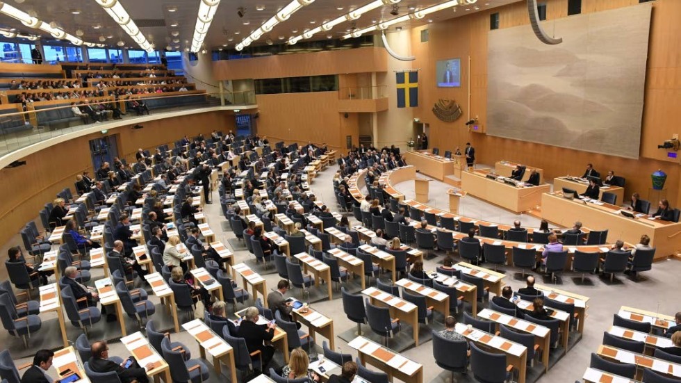Riksdagen. Den tröghet som demokratin innebär är ett skydd för samhället.