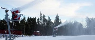 Nu faller konstsnön över Ormberget