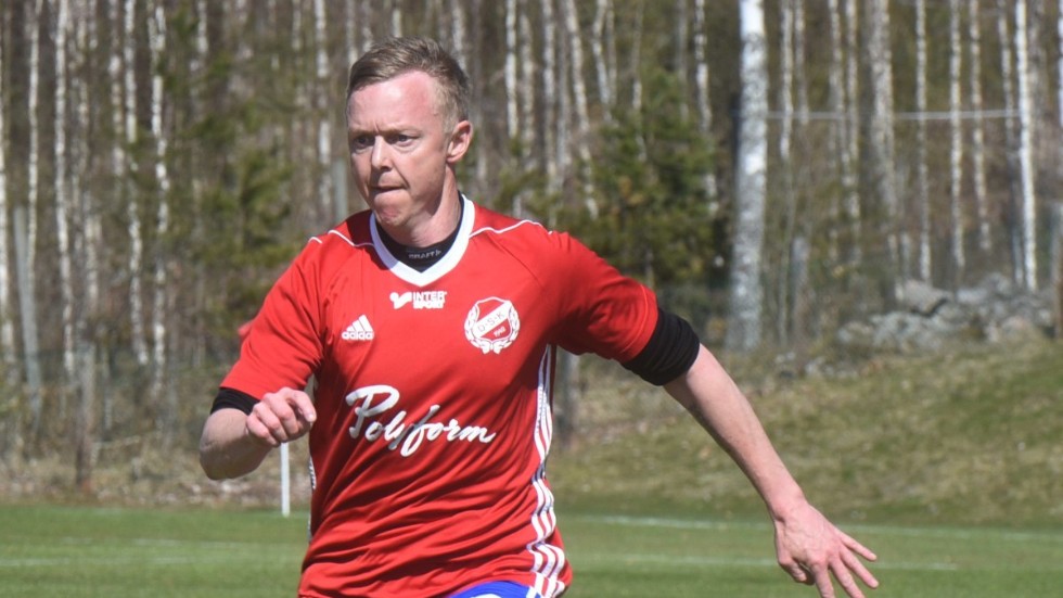 Kommer Christian Simonsson spela något mer i Djursdala SK den här säsongen? "Vi får se", säger tränaren David Henriksson.