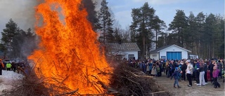 Efterlängtat mingel vid svårstartad brasa