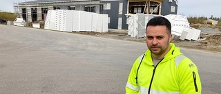 Etablerat byggföretag startar ny husfabrik: "Vi såg det fanns ett utrymme – flexibelt sortiment och inte bara småhus"