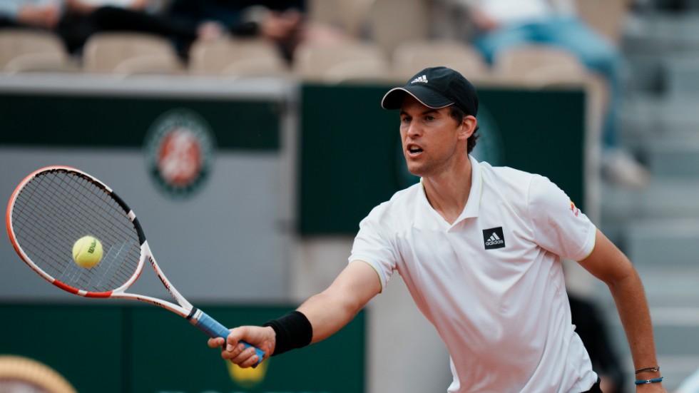 Dominic Thiem föll ur Franska mästerskapen i tre raka set mot bolivianen Hugo Dellien.