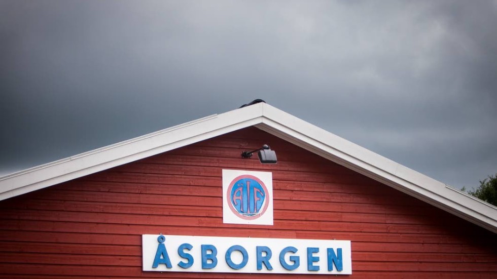 Ärla IF skakas av ett internt bråk där flera styrelsemedlemmar har stängts av.