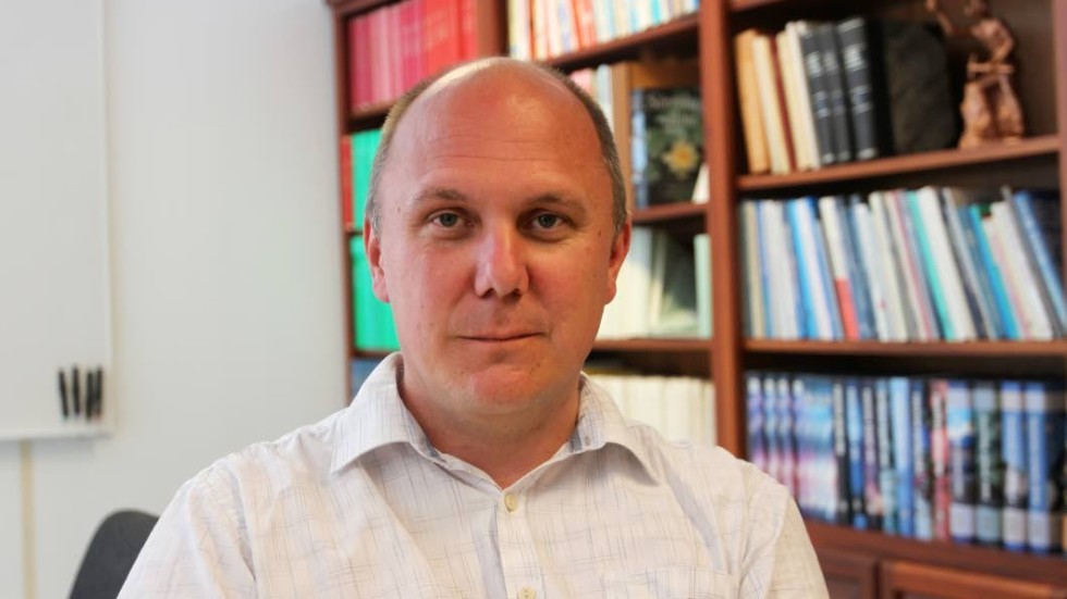 Peter Munter, ordförande i Barn-, utbildnings- och kulturnämnden i Flen är rädd för att de 17 miljonerna som behövs inte kommer att godkännas av Kommunfullmäktige.