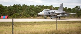 SE FILMEN – Här landar Jas 39 Gripen på "Brorakan"