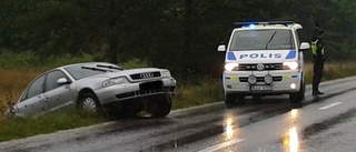 Övergiven bil blockerade körbanan