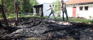 Markbrand otäckt nära bostadshusen