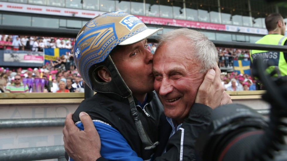 Björn Goop, till vänster, gick i pappa Olles fotspår. Här firar de tillsammans efter att Björn vunnit Elitloppet 2017. Arkivbild.